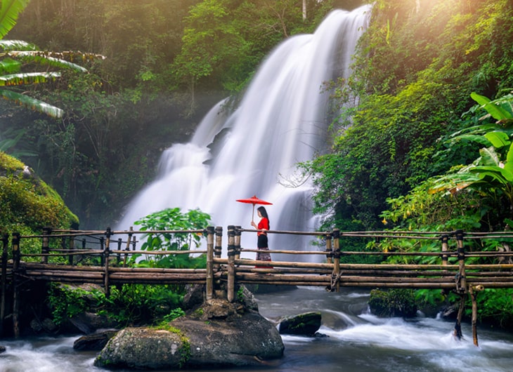 Pembuatan Taman dengan Air Terjun Mini: Estetika dan Manfaatnya